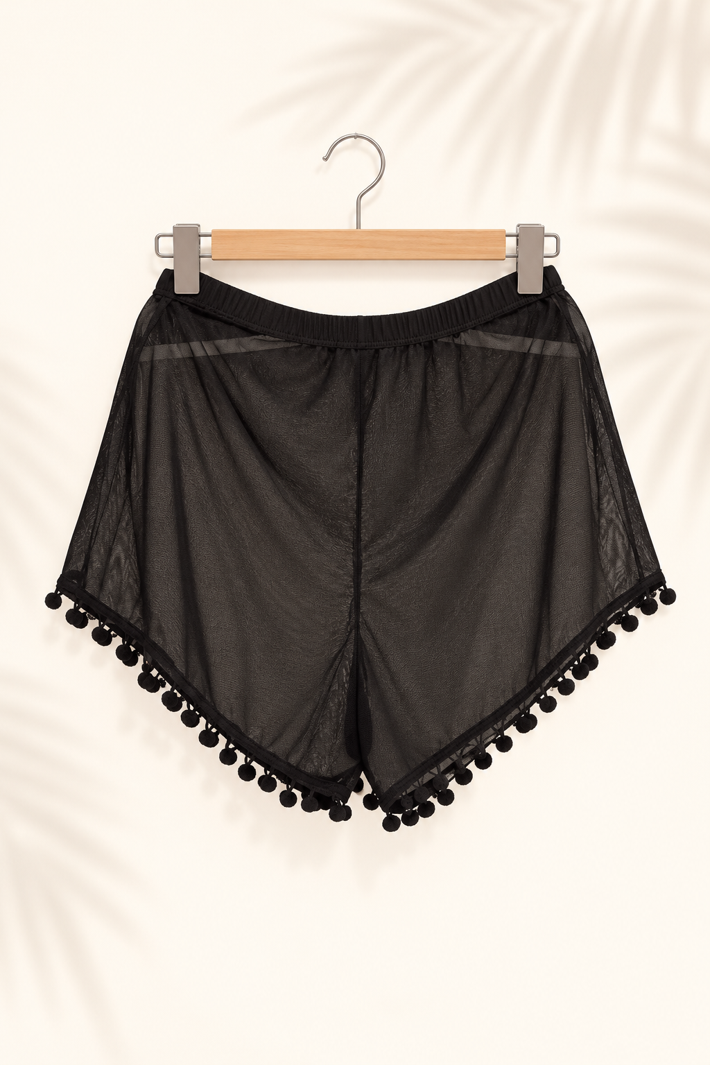 Short de playa negro con pompones · Talla L